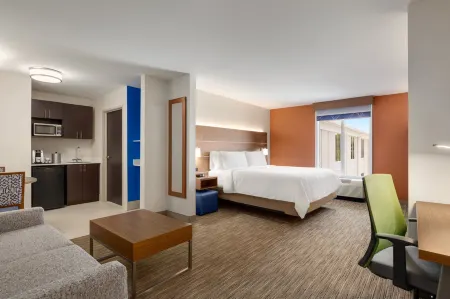Holiday Inn Express & Suites Opelika Auburn