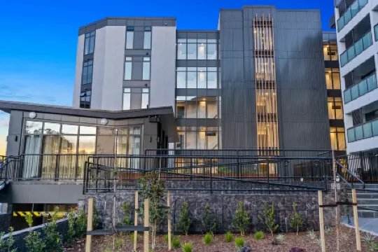 Ramada by Wyndham Newmarket Auckland Отели рядом со станцией Grafton Railway Station