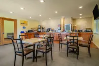 Days Inn by Wyndham Evansdale Waterloo