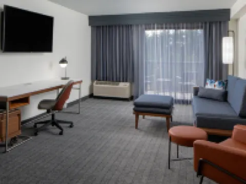 Courtyard Decatur Hotels in Decatur