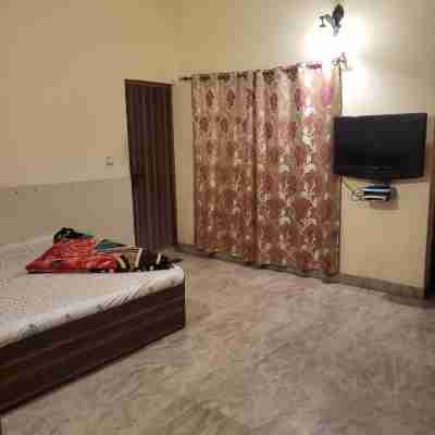 Hotel Chandra Rooms
