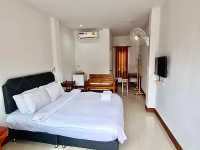 Baan Kru Toom Hotel Hotels near Wat Si Phu Thok
