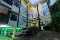 RedDoorz Premium @ Ampera Raya 2 Hotels in Kemang