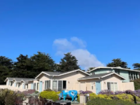 Cambria Landing Inn and Suites Hotels near Cambria, California