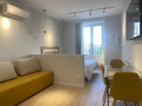 Apartamentos la Flora Burgos Todos Con Aire Acondicionado y Ascensor