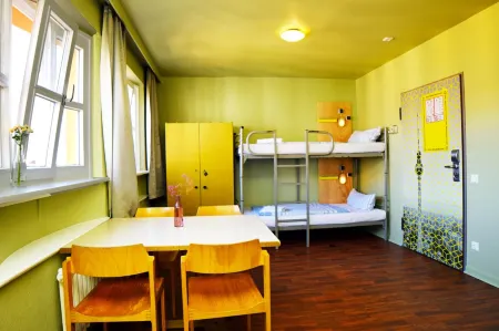 Amstel House Hostel