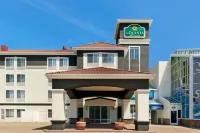 La Quinta Inn and Suites by Wyndham at WaTiki Waterpark Hotel a Box Elder