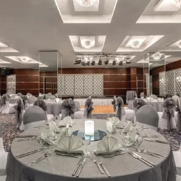 Ramada by Wyndham Ankara Отели рядом с достопримечательностью «Центр Анкары»