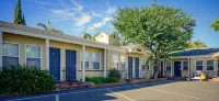 Coronado Inn - parking