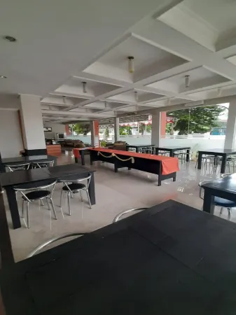 Hotel Prasasti Pacitan Отели в г. Пачитан