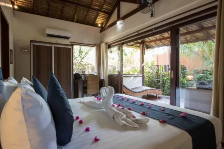 Last Frontier Beach Resort-Adults Only Отели в г. Палаван