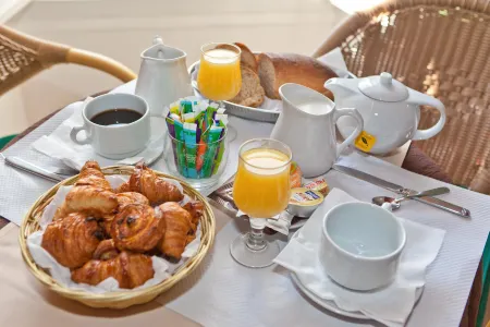 Hotel Riviera Отели в г. Бастия