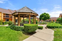 Chicago Club Inn & Suite Hotels in Westmont