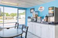 Super 8 by Wyndham Durham/University Area NC