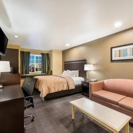 Quality Inn & Suites Near Nas Fallon Hotels in Fallon