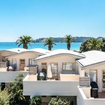 Onetangi Beach Apartments Отели рядом с достопримечательностью «Автобус Explorer Island Waiheke»