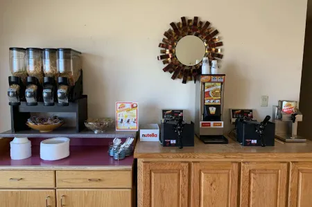 Econo Lodge Inn & Suites Отели в г. Уиннемакка