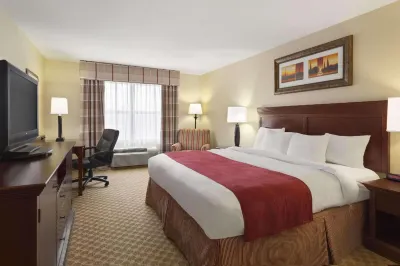 Comfort Inn & Suites Hotels near Water World