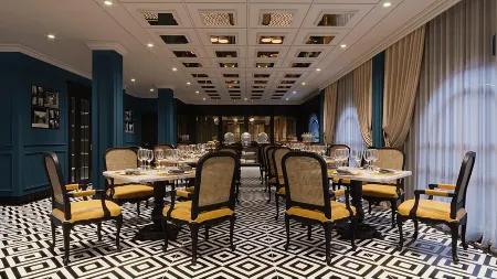 Royal Hotel City Centre Отели в г. Монгкай