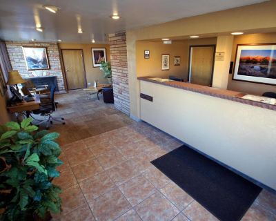 フロントデスク ベストウエスタン レッド ヒルズの写真