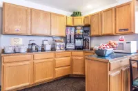 Super 8 by Wyndham Greeley