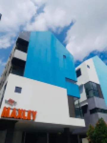 Behomy Maxley Lippo Karawaci