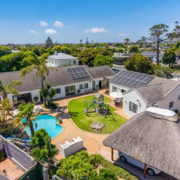 2 on Lismore Guesthouse Отели рядом с достопримечательностью «Пляж Мёйзенберг»