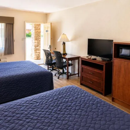 Segovia Lodge Junction TX I -10