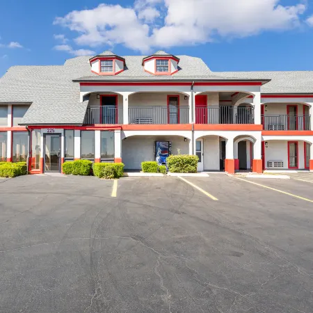 Super 8 by Wyndham Norman West