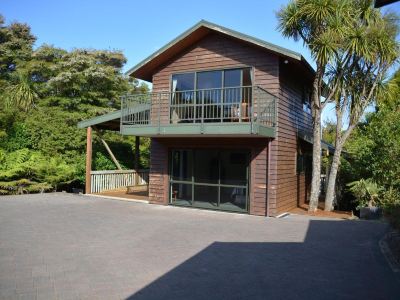 Treetops Cottage at the Castle