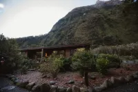 Milford Sound Lodge - bars