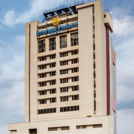 Krishna Palace Hotel Отели рядом с достопримечательностью «Улица Педдер-роуд»