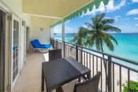 Coral Mist Beach Hotel - Pemandangan Pantai