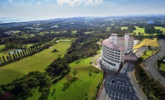 ANA Crowne Plaza Resort Okinawa Uruma Hills