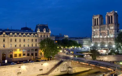 Hotel Les Rives de Notre-Dame Hotel in zona Archaeological Crypt of Notre-Dame Cathedral