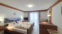 Hotel Garni Haus Alpine - Chiemgau Karte inkl Hotels in Siegsdorf