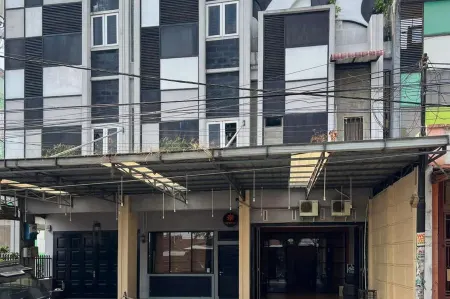 RedDoorz Near Waterpark Citra Garden Medan Отели в г. Padang Bulan Selayang II