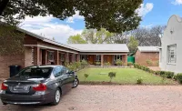 Village Lodge Harrismith Hotel a Harrismith