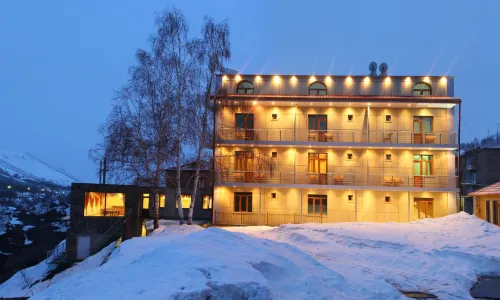 Nairi Hotel