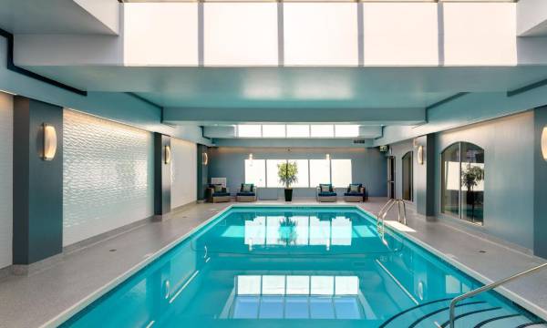 Chateau Victoria Hotel & Suites