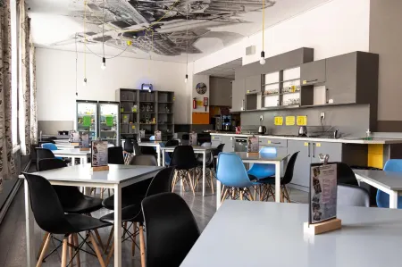 Hostel Downtown Отели рядом с достопримечательностью «Sternberg Palace»