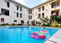 Three M's Hotel and Restaurant - Swimmingpools