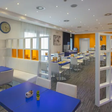 GP Hotel Отели рядом с достопримечательностью «Станция метро Subaugusta»