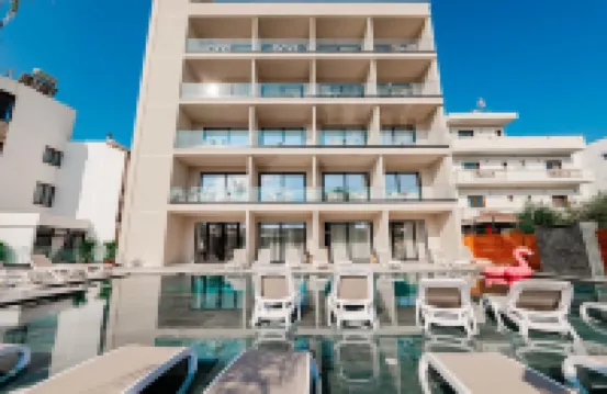 Ksamil Central Park Hotel