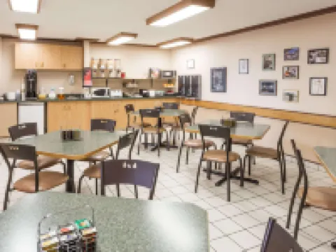 Super 8 by Wyndham Moose Jaw SK Hotels in Moose Jaw