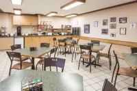 Super 8 by Wyndham Moose Jaw SK