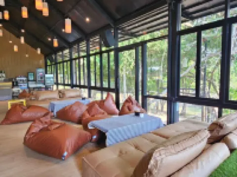 เนเชอรัล ปาร์ค รีสอร์ท เดอ วังทอง โรงแรมในอำเภอ วังทอง