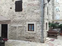 Guesthouse Athos Hotel a Càttaro