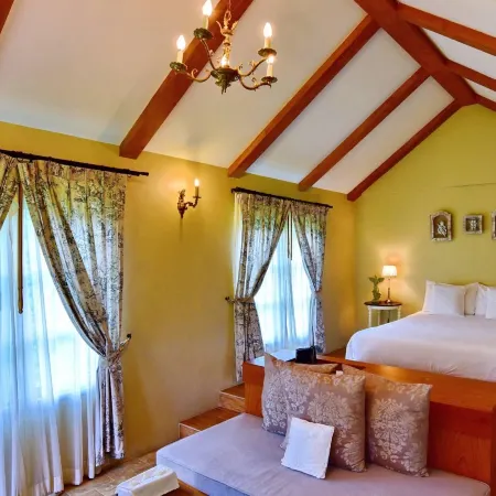 La Provence Suan Phung Hotel Отели рядом с достопримечательностью «Боеклуенг Хотспринг»