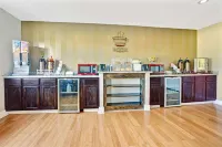 Super 8 by Wyndham Louisville Airport